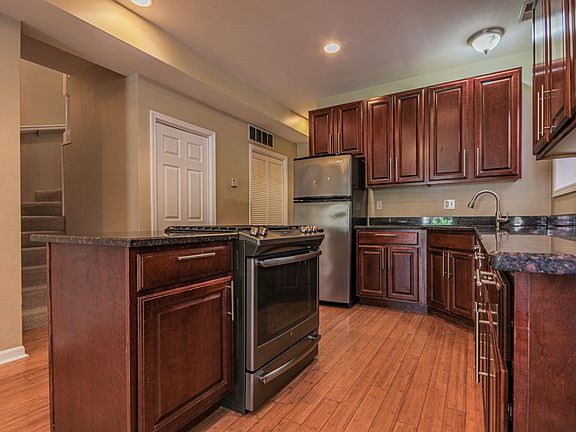 5th image of 1443 N Washtenaw Ave APT 2A