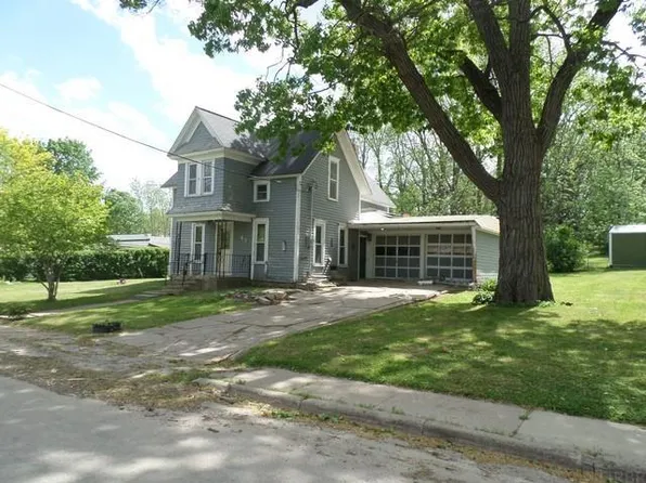 43 River St S, Central City, IA 52214