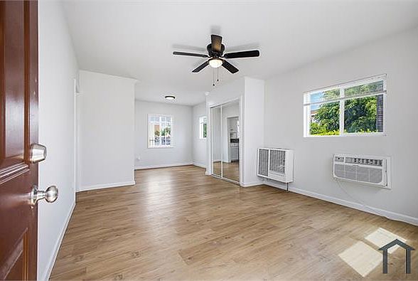 1st image of 2925 Van Buren Pl
