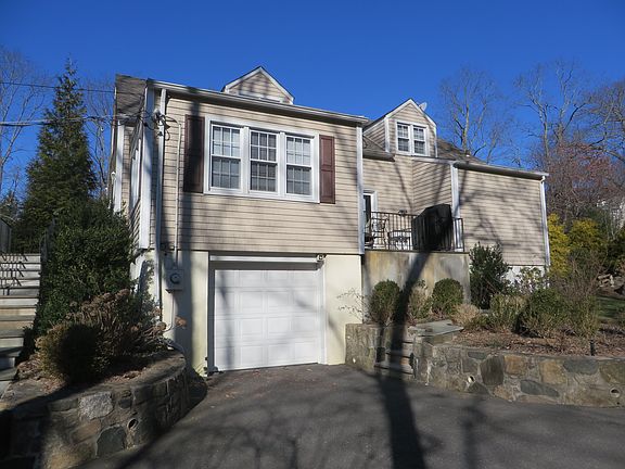 2nd image of 50 Park Ln