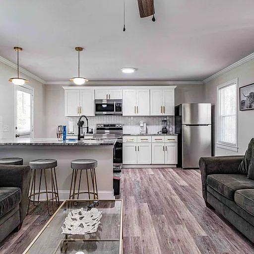 1113 E Oak Dr