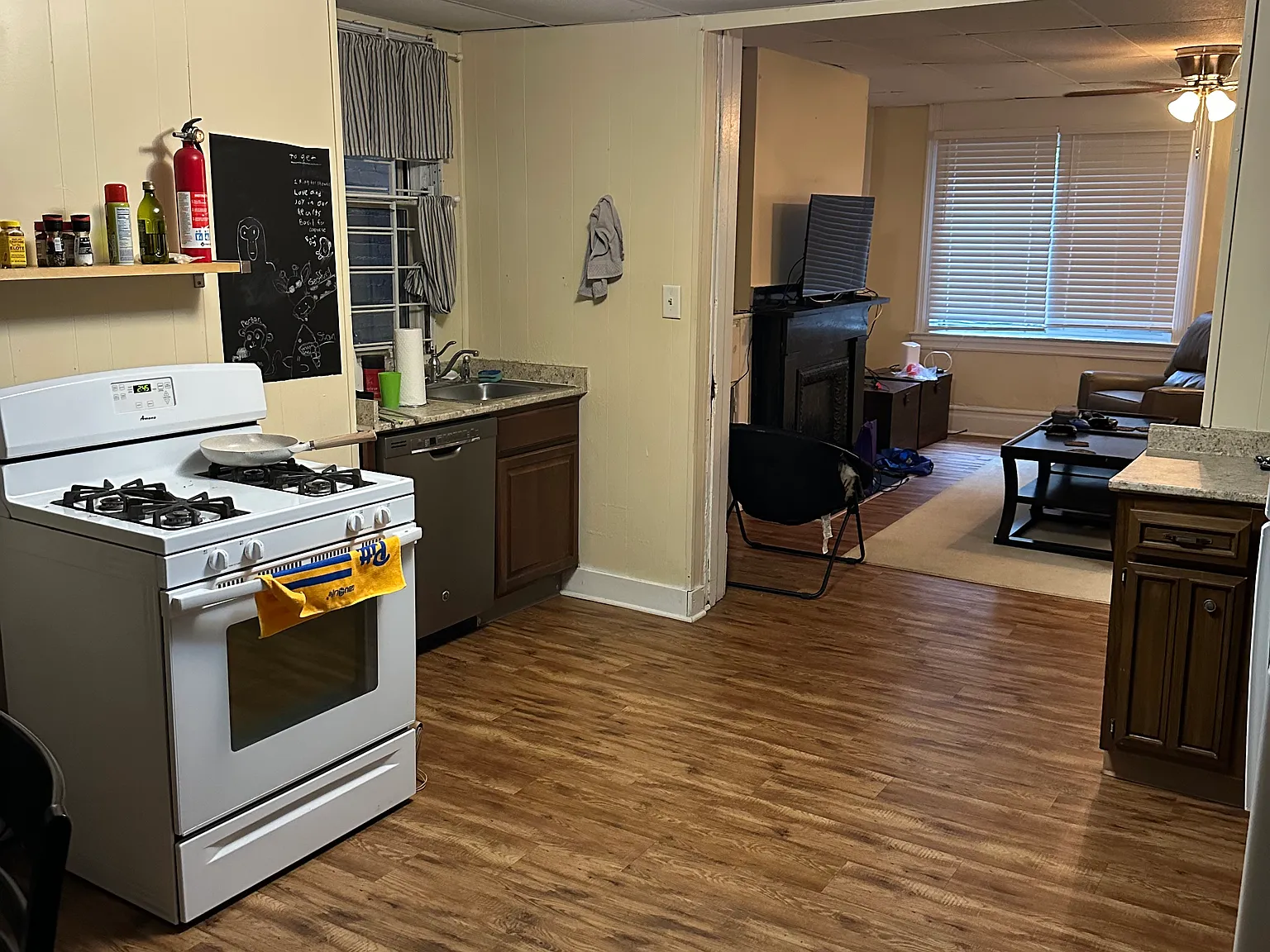2 bed, 1350 sqft, $1,820 — Photo 3