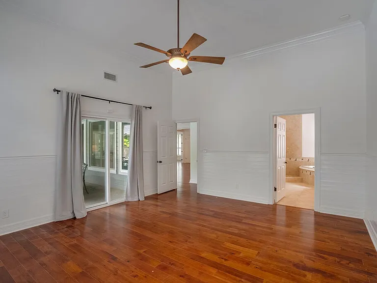 10200 Treasure Island Dr — Photo 11