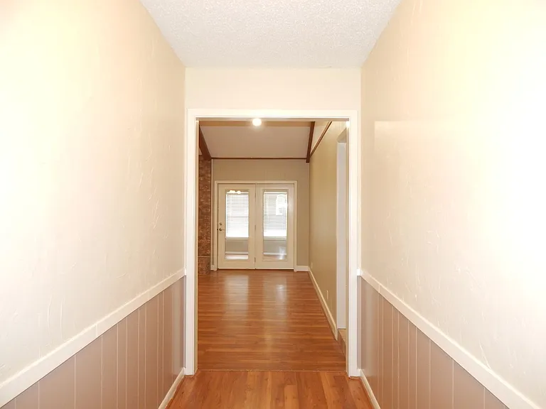 905 David Dr — Photo 2