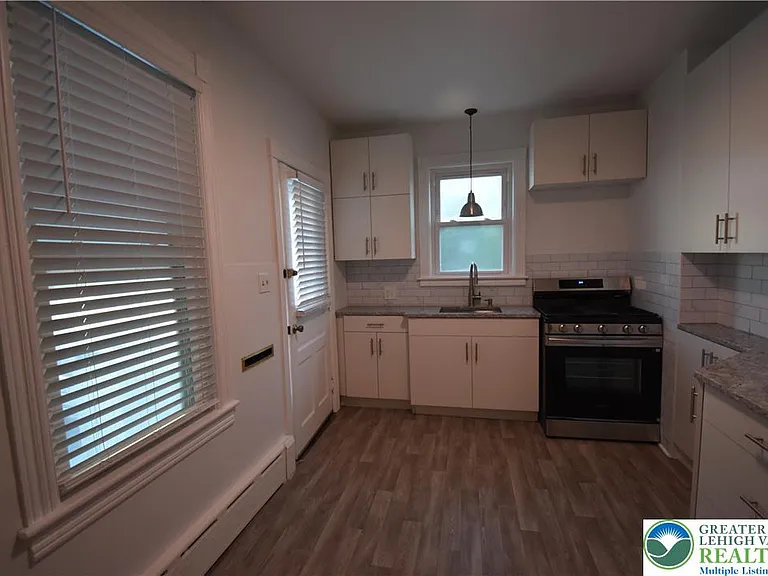 204 N 9th St — Photo 17