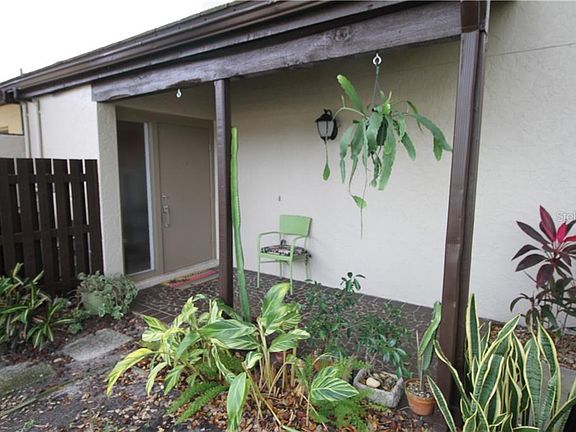 3rd image of 3850 Glen Oaks Manor Dr