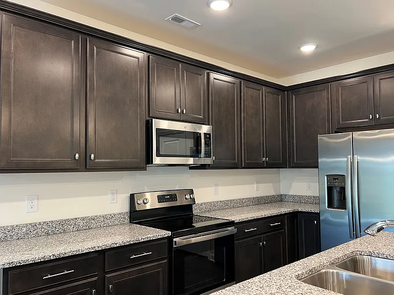 6045 Haddington Dr — Photo 6