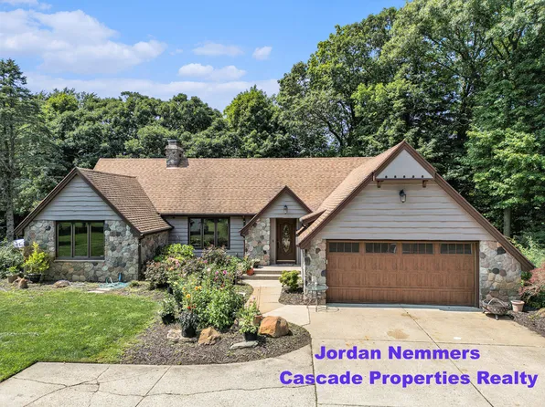 2601 Snow Ave SE, Lowell, MI 49331