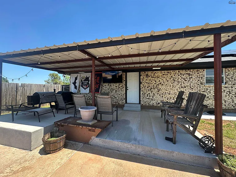 1610 Ridgemont Dr — Photo 16