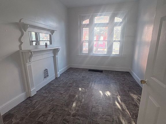 4th image of 207 S Pine St Unit 1