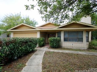 508 Crouch Ave, Devine, TX 78016