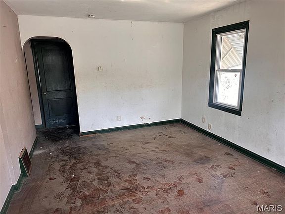 3rd image of 6133 Lillian Ave