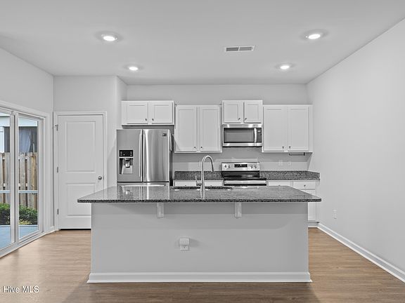 4th image of 208 Airlie Vista Lane
