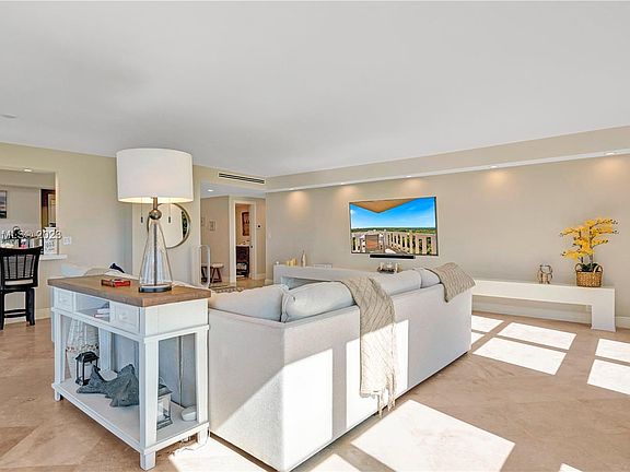 5th image of 1121 Crandon Blvd APT D601
