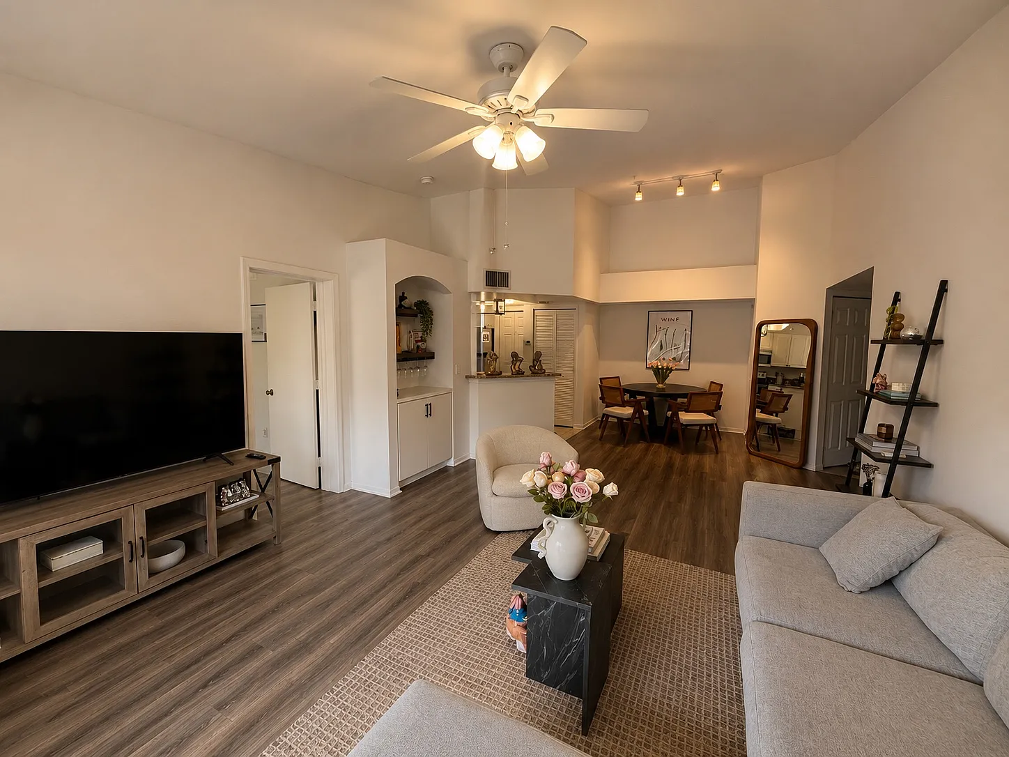 2 bed, 1200 sqft, $2,350 — Photo 3
