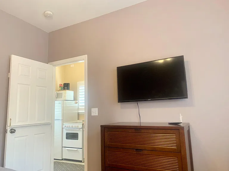Lakewest Dr — Photo 8