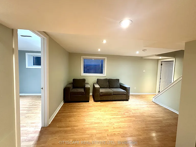 116 Rexway Dr E — Photo 9