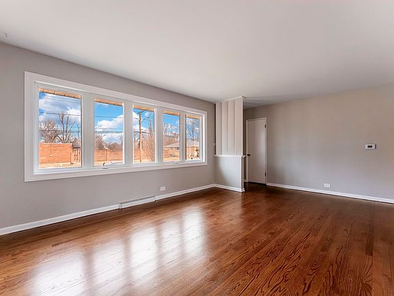 3rd image of 4904 W Hawthorne Ave