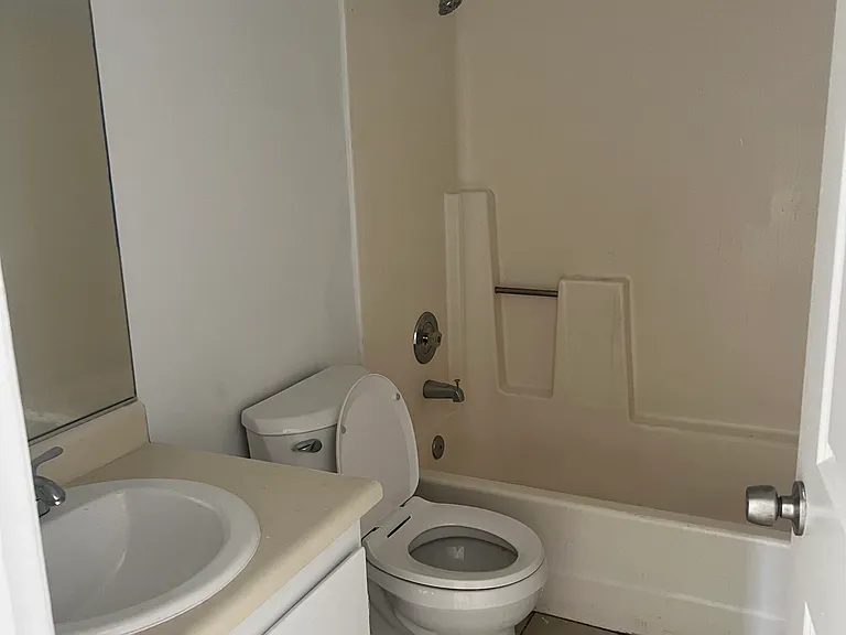 916 Snug Harbor St #1 — Photo 4
