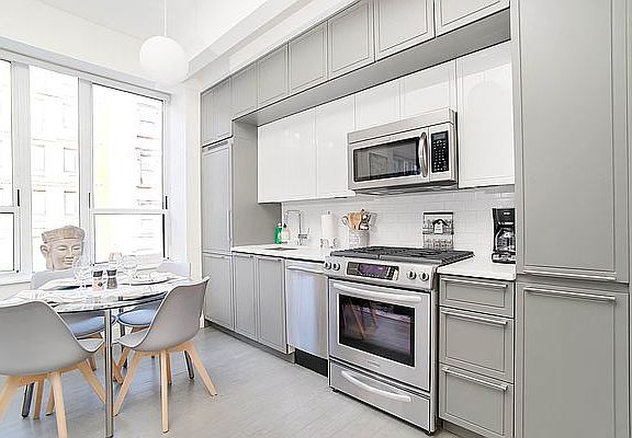 5th image of 416 W 52nd St #301