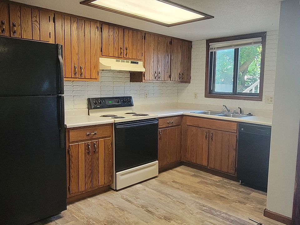 2nd image of 1305 Christopher Cir #4