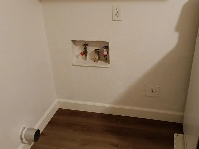 Washer/Drier Hook Ups