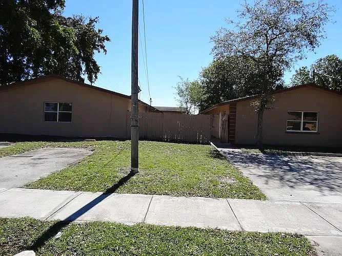 2400 NW 21st St #3 — Photo 5