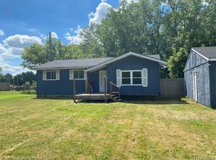 995 Cove Rd, Wales, MI 48027