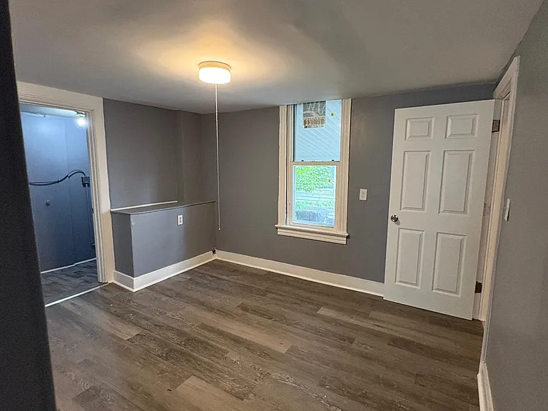 1425 E 81st St #1 — Photo 3