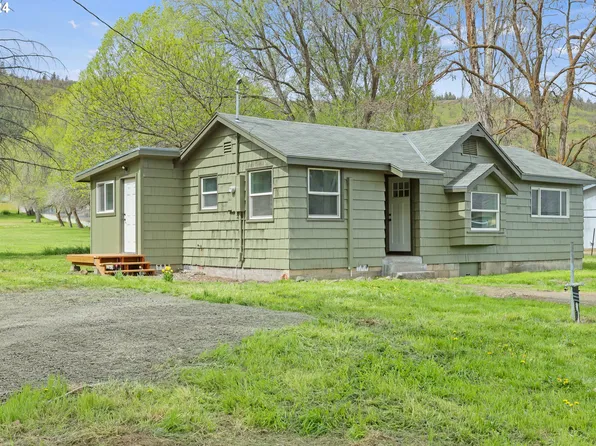 2832 W 9th St, The Dalles, OR 97058