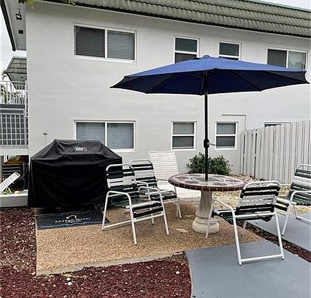 4th image of 1010 SE 15th St APT 110