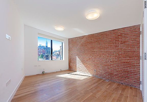 5th image of 259 W 10th St APT 5E
