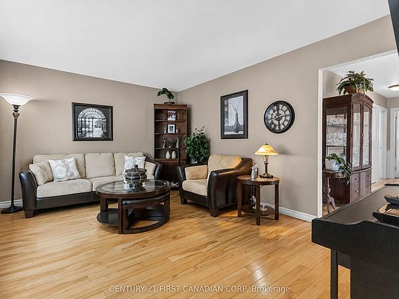 4th image of 138 Harding Cres