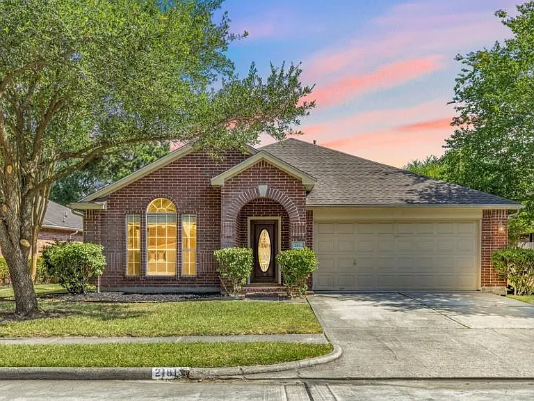 21812 Whispering Forest Dr — Photo 1