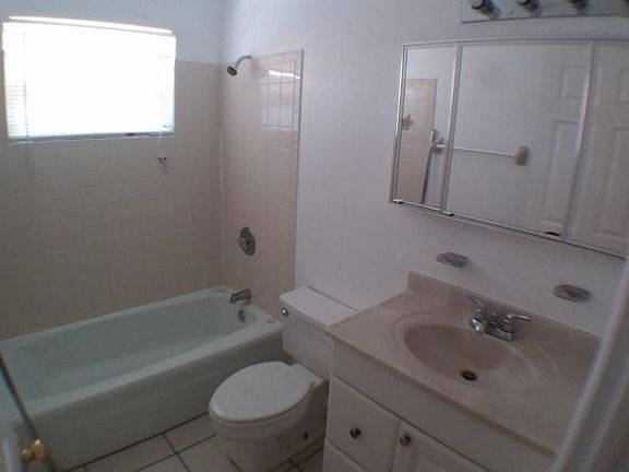 5th image of 1034 25th St