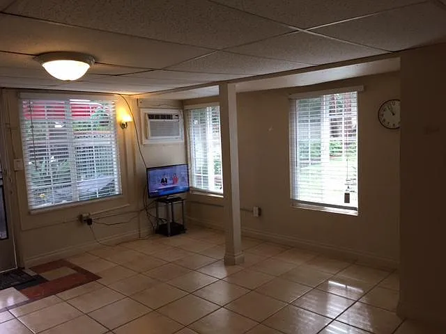 182 W Gainsborough Rd — Photo 4
