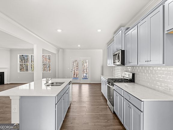 7th image of this home