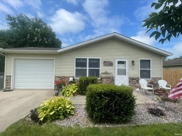 325 W Elm St, Millersburg, IN 46543