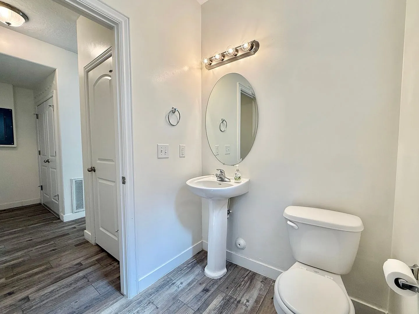 Spacious 3-Bed, 2.5-Bath Townhome | Garage + Fenced Yard | West Jordan — Photo 4