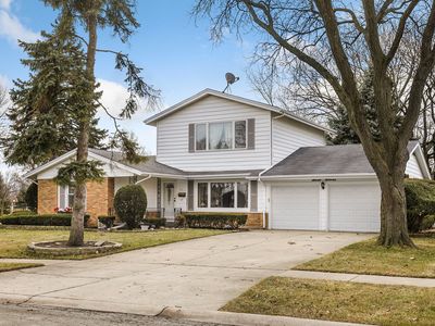 711 Penrith Ave, Elk Grove Village, IL, 60007