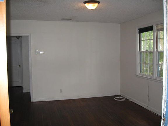 4th image of 3233 Ernest St
