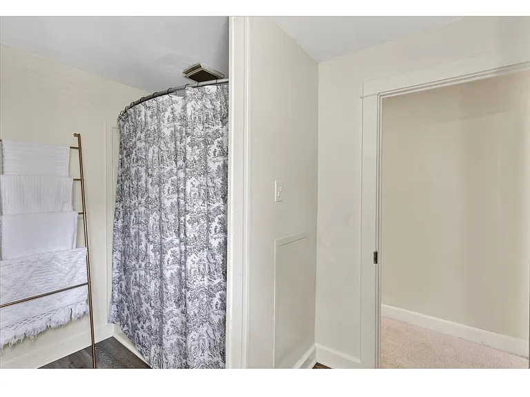 409 N Cherry St — Photo 12