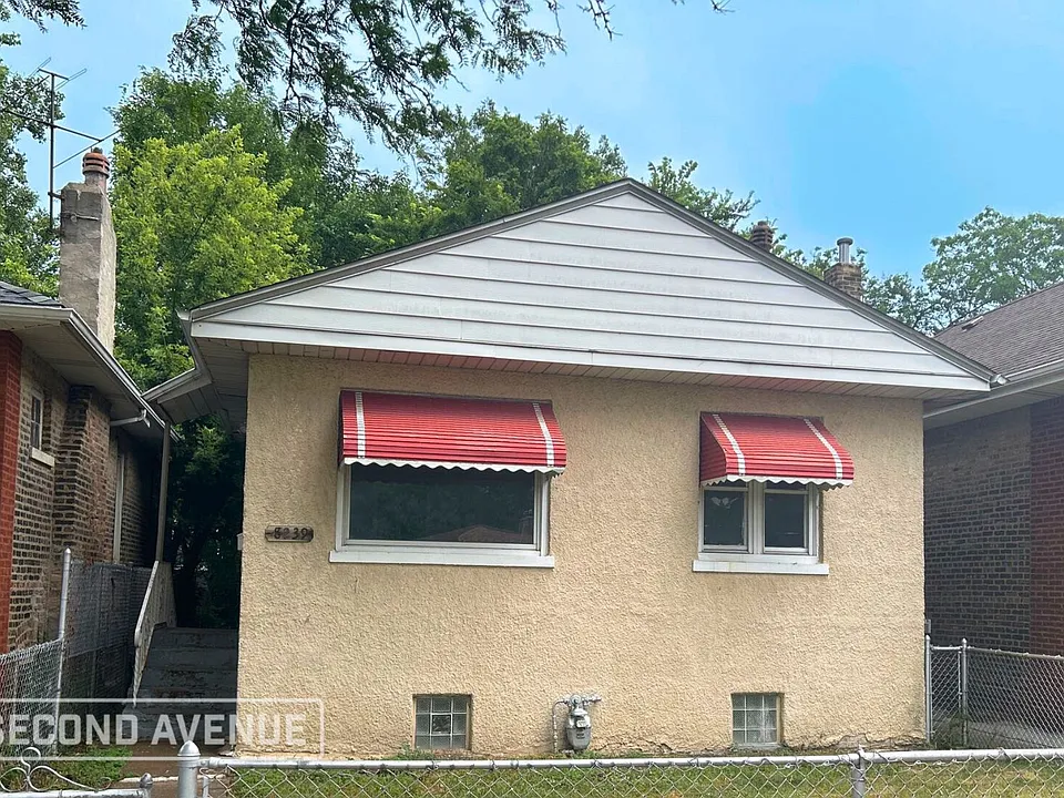 8239 S Woodlawn Ave