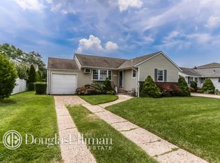 801 Franklin Pl, Franklin Square, NY 11010