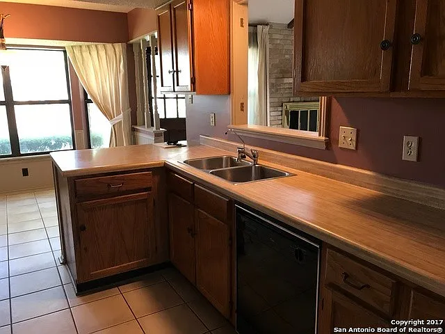 13851 Susancrest Dr — Photo 7