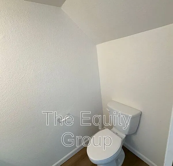 1469 Ben Franklin Ave — Photo 6