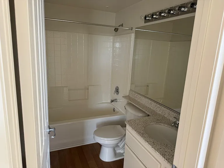 588 Oak Gln #588 — Photo 6