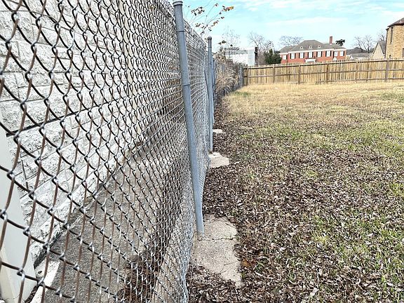 5th image of 2209 Wichita St