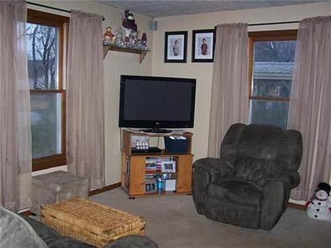 2nd image of 221 Mill St