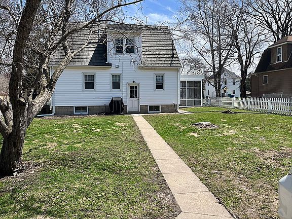3rd image of 414 Chestnut Ave